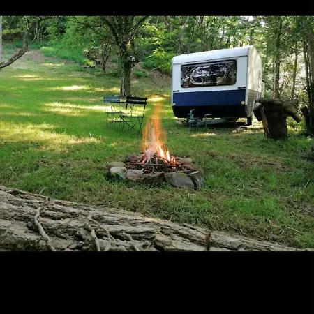 Kamp alanı Charmante Caravane Au Calme